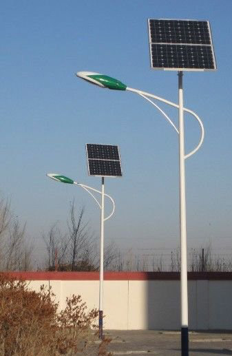 在太陽能路燈上選擇太陽能板時，需要考慮哪些因素？